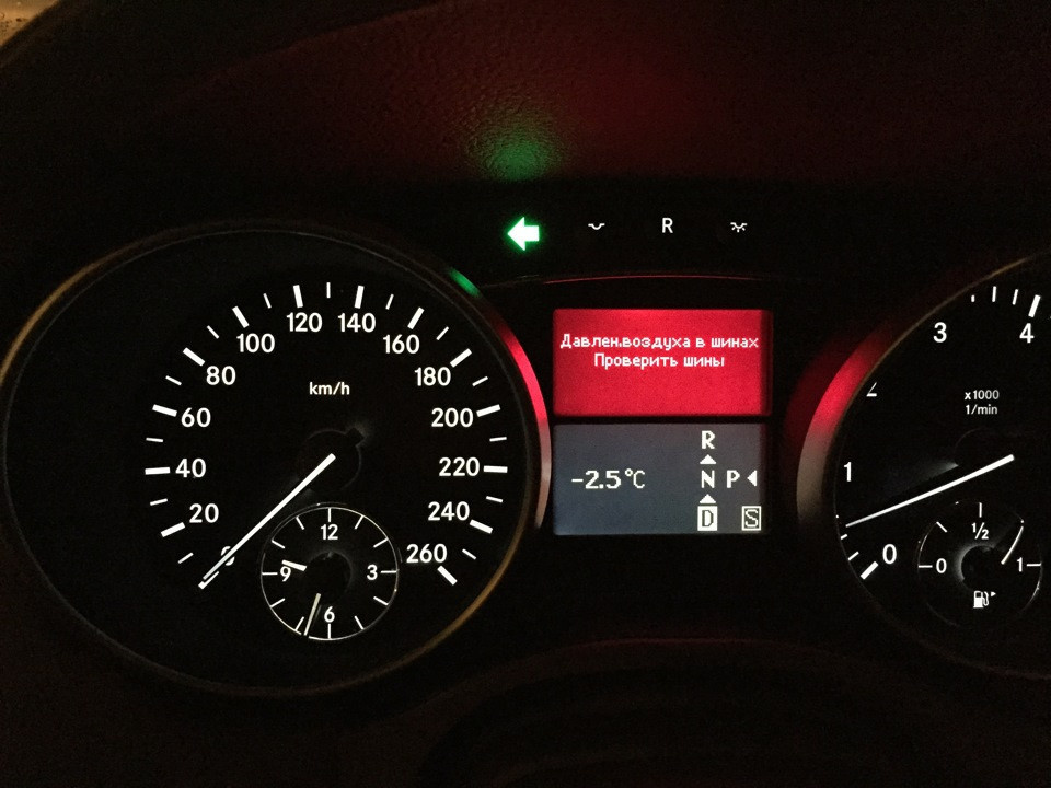 Руководство по снятию датчика удара Mercedes c-class с 2007 года онлайн